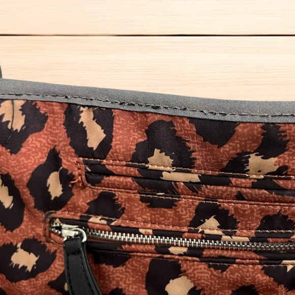 Franco Sarto Leopard Print crossbody purse - Picture 2 of 10